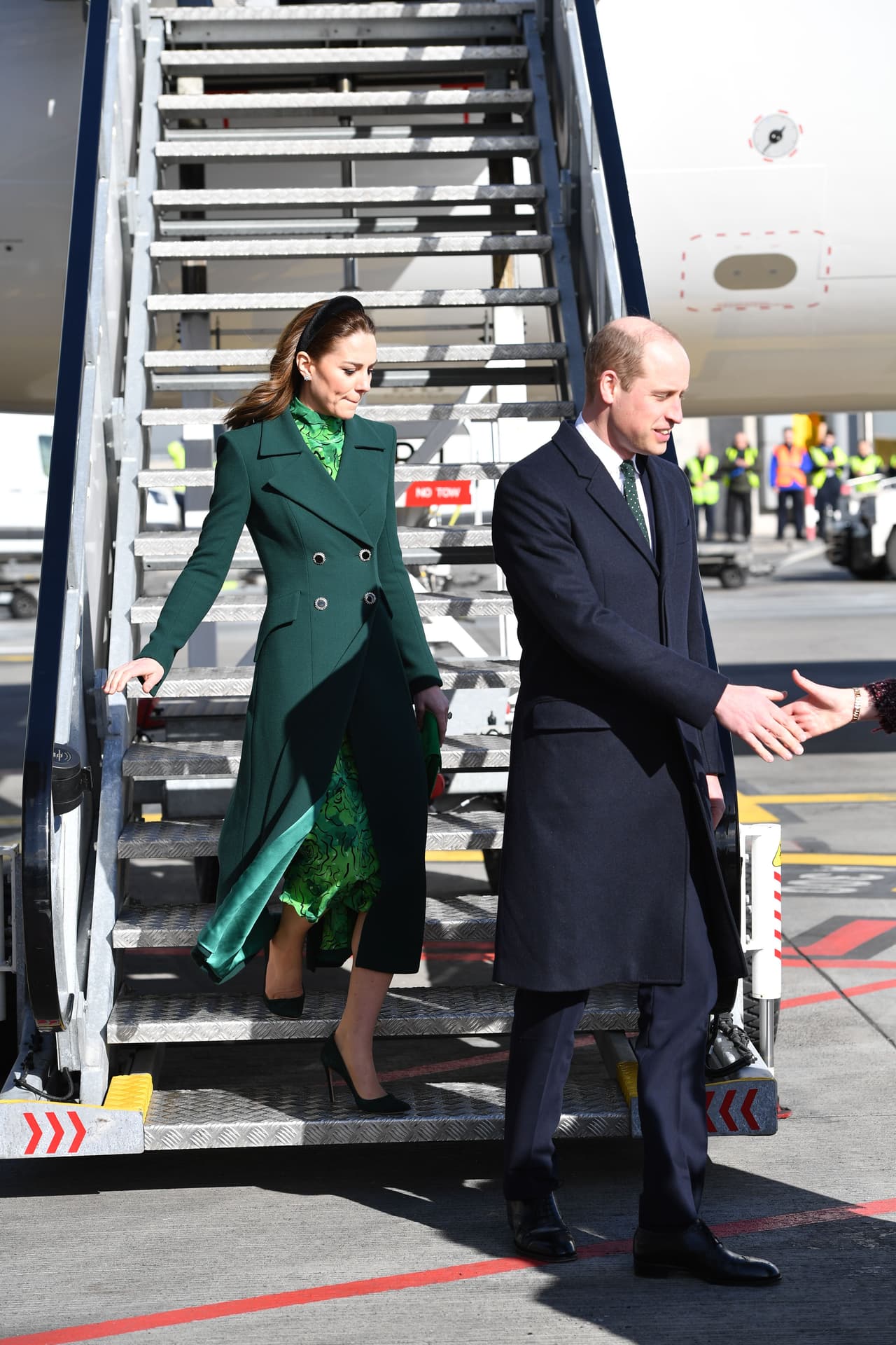 Este 3 marzo, Kate Middleton y el príncipe William, de 37 años, fueron fotografiados descendiendo de un avión en el Aeropuerto Internacional de Dublín.