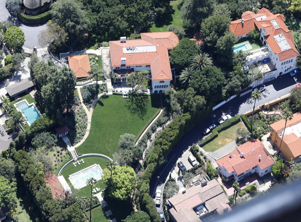 El terreno es de 2.1 acres y 11 mil square feet.