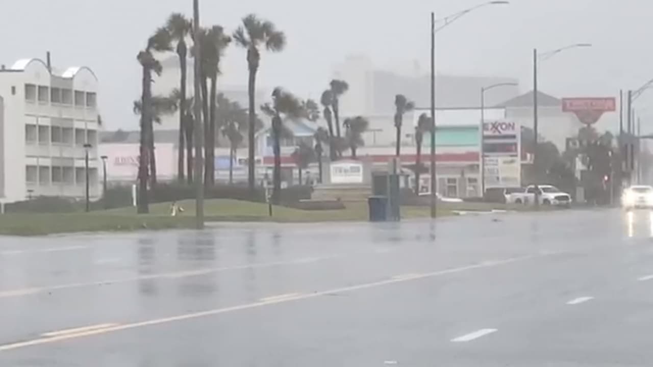 Suspenden la circulación en la isla de Galveston por los efectos del huracán Delta