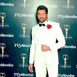 El guapo
<b><a href="http://www.univision.com/temas/gabriel-soto">Gabriel Soto</a></b> ahora roba suspiros de todas las telenoveleras.