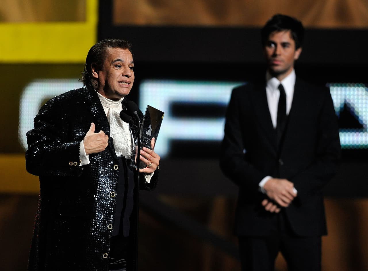 Entre los agradecimientos también enalteció a todos los maestros que se cruzaron en su camino, maestro de vida que le mostraron que su gran pasión lo llevaría hasta el fin del Universo.