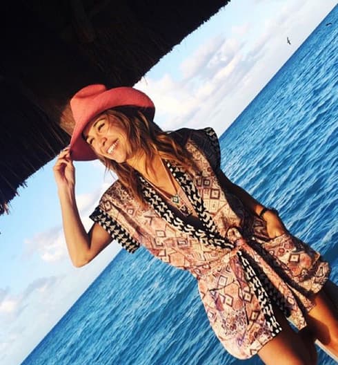 Karla Martínez: "Agradecida... Por este hermoso atardecer, por mi vida, mi salud, por la oportunidad que me das para ser mejor! Por mi compañero de vida, por la luz de mi ojos, mis hijas! Por mi familia, mis amigos, mi trabajo... Por todas mis bendiciones, gracias Dios". (Novimbre 26, 2015)