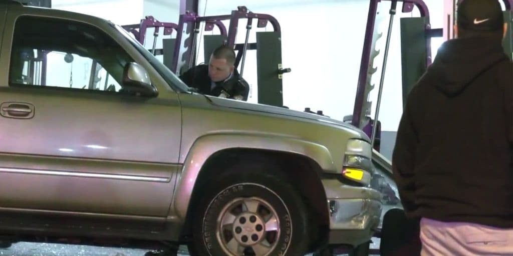 Nadie dentro del edificio resultó herido.
<br>