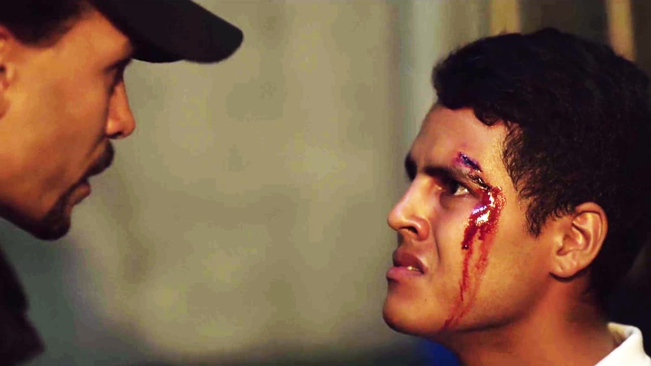 The young man pointed his gun at Guzmán Loera’s hitman, but didn’t dare to shoot. After his failure, ‘El Eme 16’ knocked down the Sinaloa man and promised he’d die after a long torture.