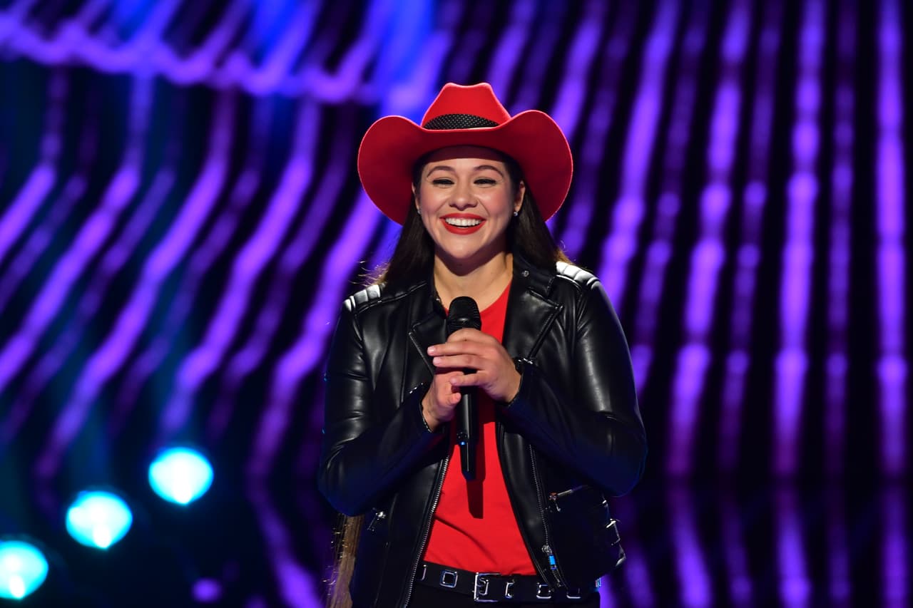 La mexicana de 33 años se subió al escenario para cantar 'La Tequilera'.