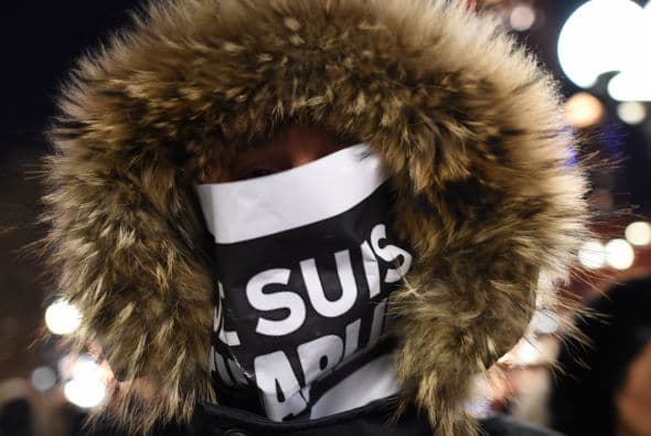También en Union Square, un hombre se tapó el rostro con la frase "Yo soy Charlie".