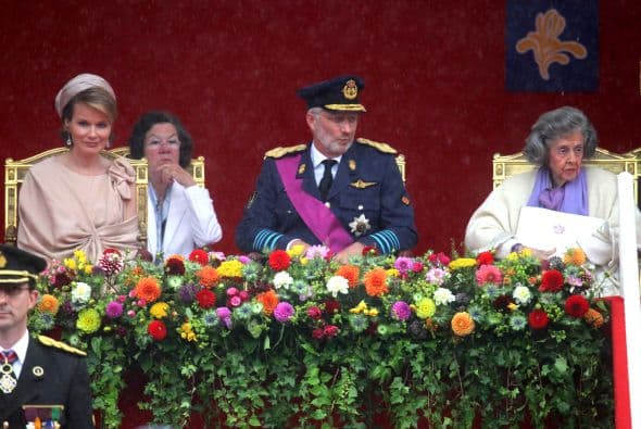 MONARQUÍA DE BÉLGICA- Anualmente la Corona de Bélgica le cuesta a los contribuyentes , 13.7 millones ($17,536,000). No existe mucha claridad cómo sus reyes y familia gastan su presupuesto anual. El Rey Alberto II de Bélgica es el actual dirigente de esta monarquía.