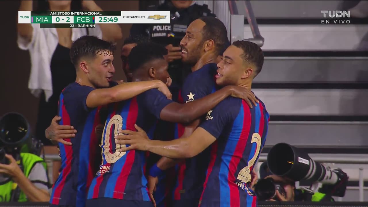 ¡Gran gol de volea! Raphinha da muestras de su calidad con el 0-2