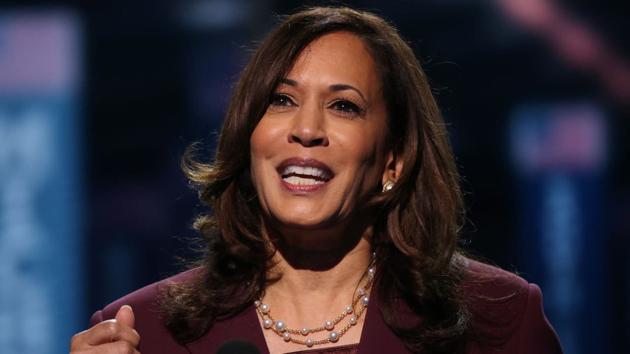 Kamala Harris hace historia, recuerda sus raíces inmigrantes y pide seguir luchando contra el racismo estructural
