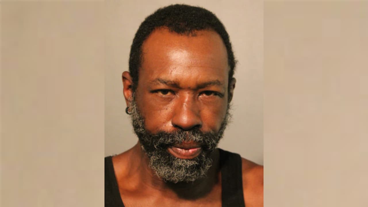 Cook enfrenta dos cargos por asesinato.