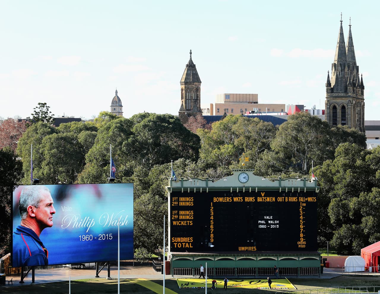 El exfutbolista australiano Phil Walsh falleció en el 2015, apuñalado por su propio hijo en su domicilio. La policía australiana no condenó al hijo por encontrar que padecía de sus facultades mentales.