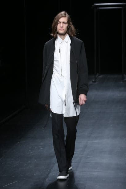 La colección de esta marca se caracterizó por contrastes entre negro y blanco.