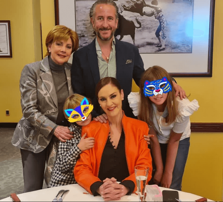 Chantal Andere y su familia