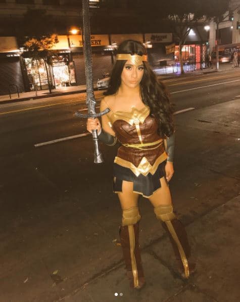 La fiebre de ‘Wonder Woman’ también le entró a Ally Brooke, la integrante del grupo ‘Fifth Harmony’, quien para este Halloween quiso inspirarse en el famoso personaje de los cómics.