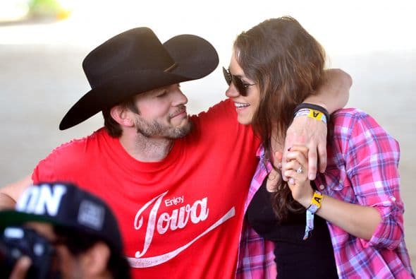 Mila y Ashton disfrutaron del festival de música country Stagecoach. Mira aquí los videos más chismosos.