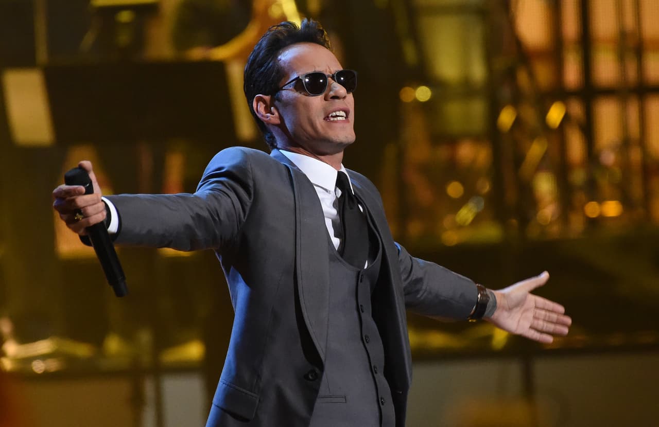 <b>Marc Anthony. </b>El cantante neoyorquino de ascendencia puertorriqueña fue reconocido como ’persona del año 2016’ por la Academia Latina de la Grabación, la misma responsable de los Premios Grammy Latino en Estados Unidos. Este reconocimiento a la carrera del artista se le entregó en la pasada edición de los premios 
<b><a href="http://www.univision.com/especiales/latin-grammy/marc-anthony-se-robo-la-noche-en-los-latin-grammy-2016">Grammy Latino que se llevó a cabo en Las Vegas, Nevada.</a></b>
