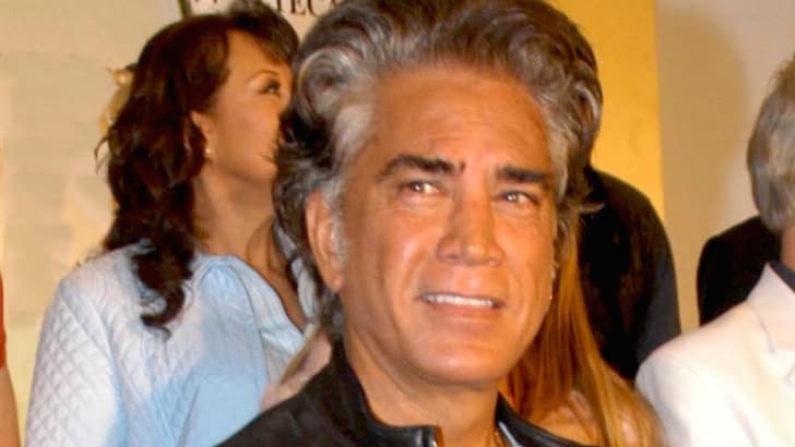 José Luis Rodríguez, 'El Puma', suplica a los fans que compren el disco 'Inmenso' y no hagan copias pirata.