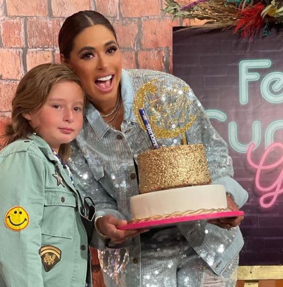 El pasado marzo, Mateo cumplió 9 años, dejando en claro para su mamá y sus fans lo mucho que ha crecido y cambiado: ya está muy grande y está dejando atrás sus rasgos infantiles.