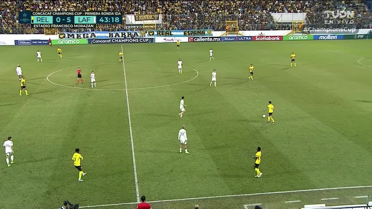 ¡TIRO ATAJADO! disparo por Jhow Benavídez.