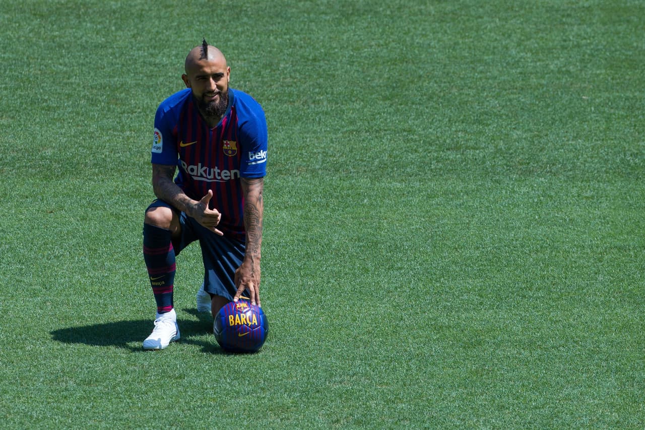"Tengo la misma mentalidad que los jugadores que están aquí. Lo mejor es levantar copas, aquí y en todo el mundo", afirmó Vidal sobre su llegada al Barcelona.