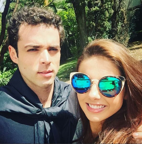 ¿Ven como siempre sale sonriendo?