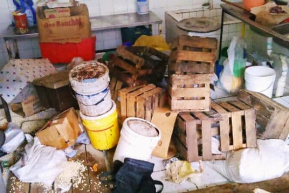 Con comida podrida. (Crédito: PGR).