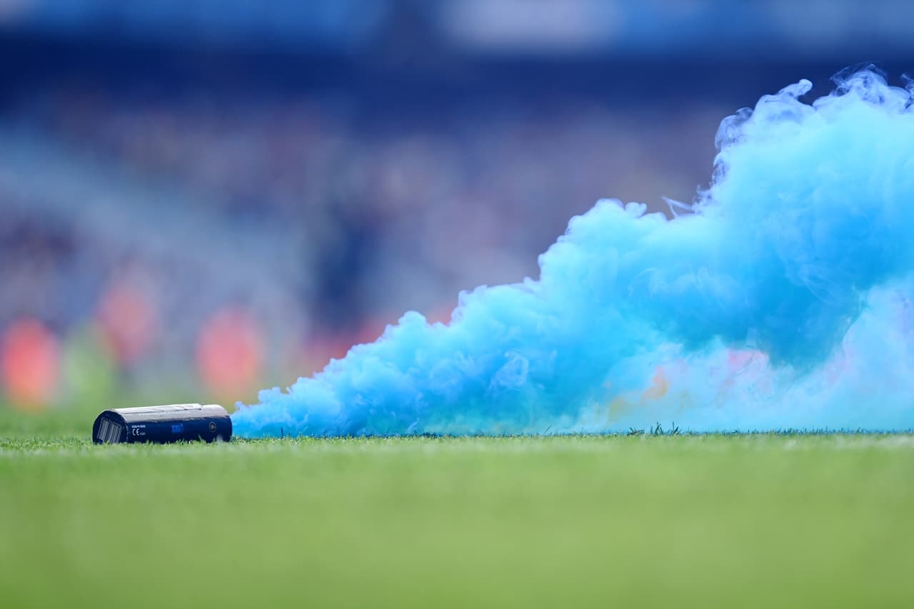 Así vivieron jugadores y aficionados tanto del Manchester City como del Liverpool la última jornada de la Premier, en la que los Citizens se alzaron con el título y los Reds soñaron con el campeonato y se quedaron muy cerca.