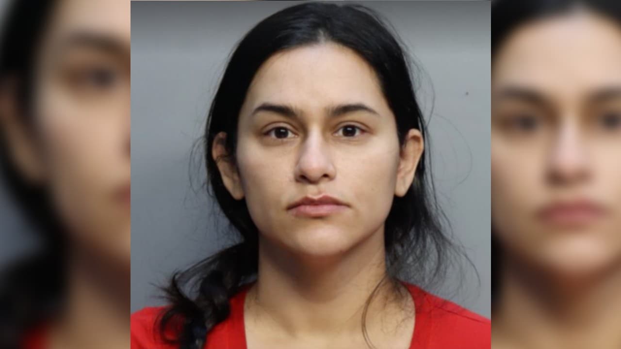 FBI arresta a una mujer de Miami que vendía certificados covid falsos para viajar