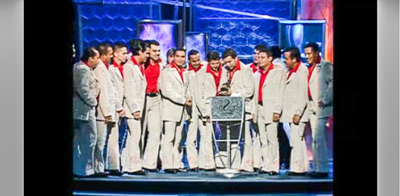 La Banda el Recodo, denominados por algunos como: la Madre de Todas las Bandas porque nació en 1938, ganó la Interpretación Banda del Año. Todo el grupo subió a recoger el premio.