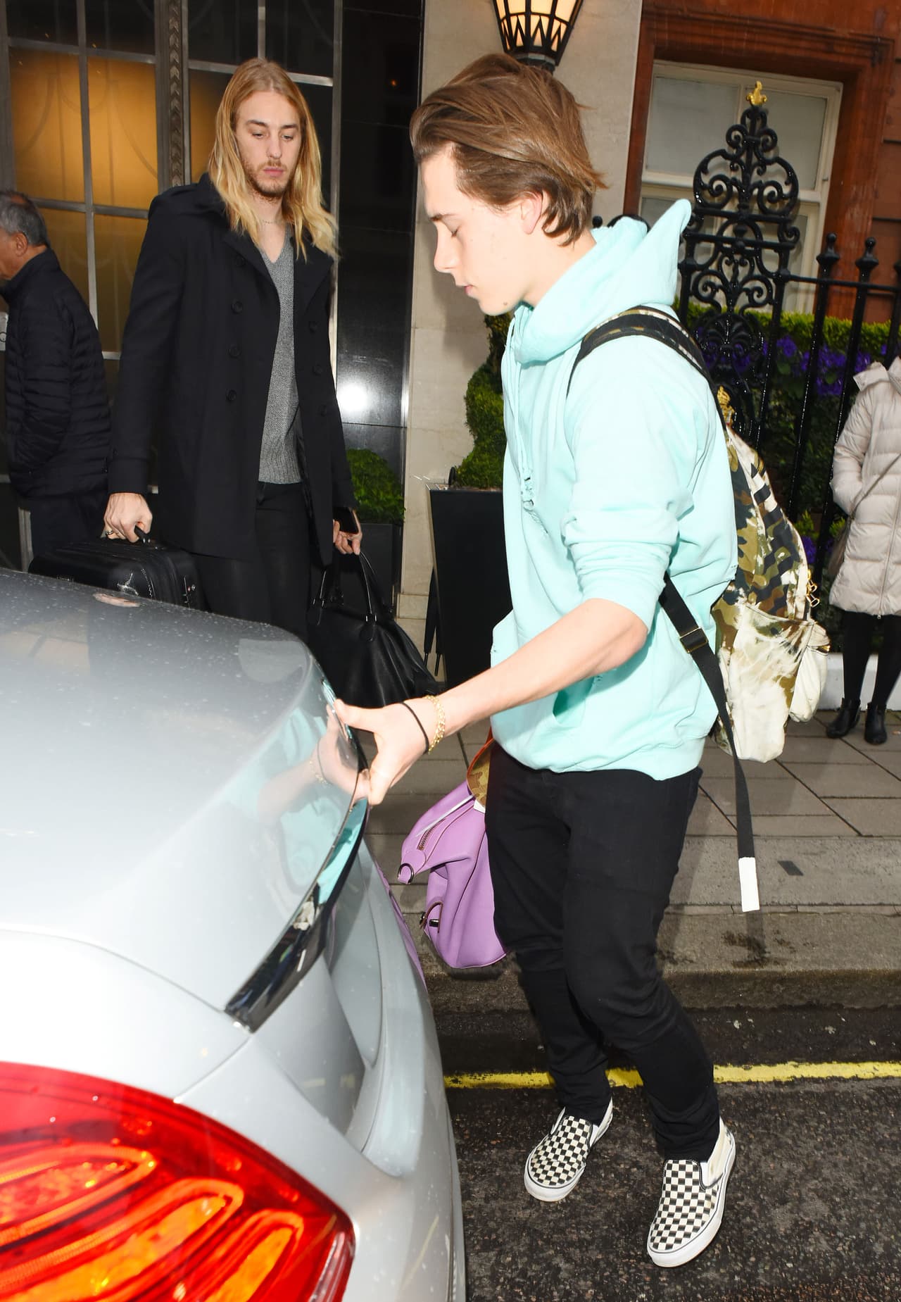 También iba con ellos Trevor, uno de los hermanos mayores de Chloë.