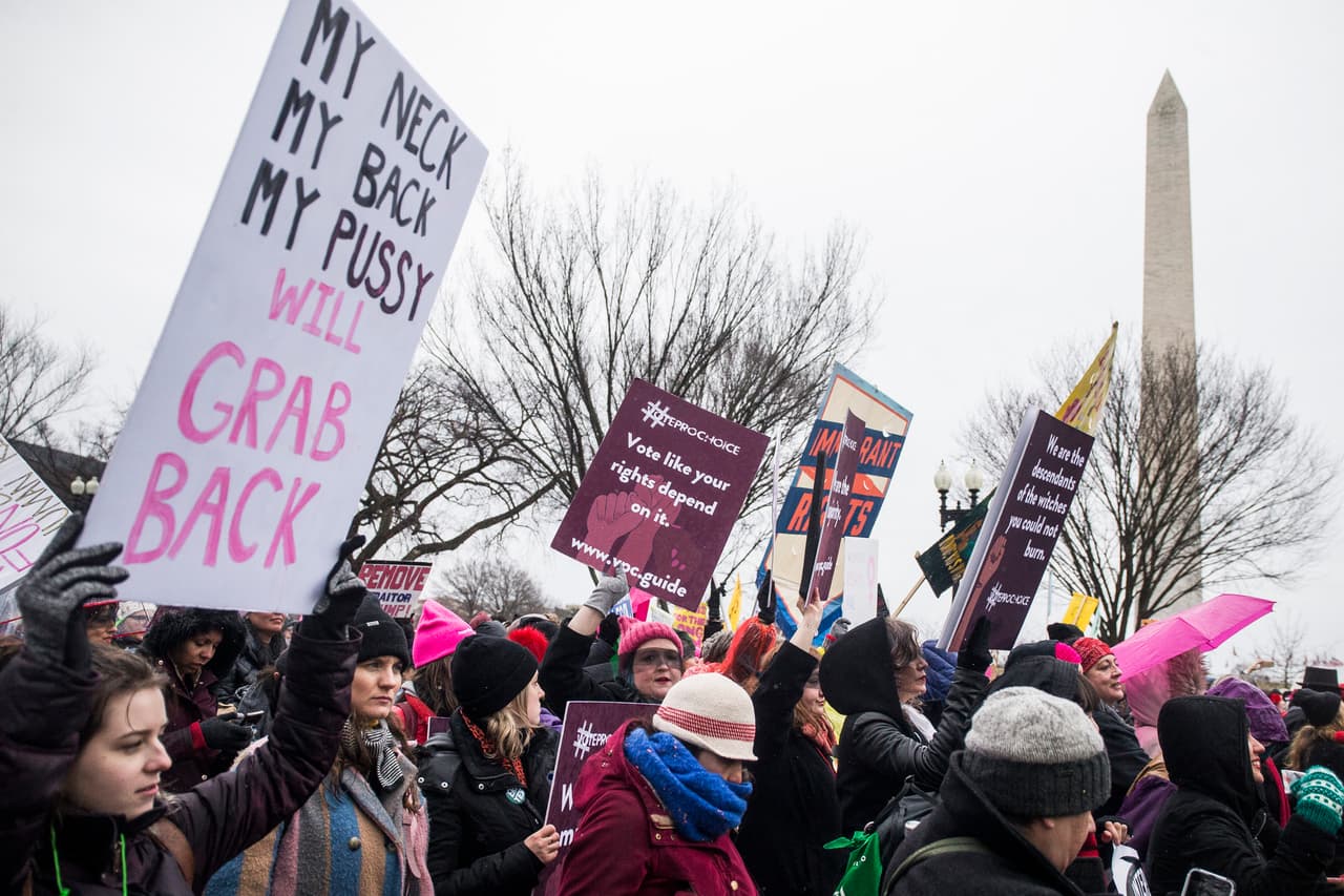 La nieve y las bajas temperaturas no impidió que miles salieran, pero la movilización de este año no logró la misma convocatoria que en el 2017, cuando casi un millón de personas salió a la calle en Washington D.C.,
<a href="https://apnews.com/5a5b32b3abd47e202521c94998ecc297" target="_blank">reportó la AP</a>. Sin embargo, nuevamente muchos viajaron a la capital desde múltiples ciudades del país.