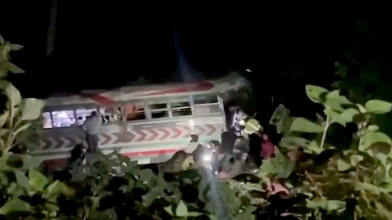Tragedia en Guatemala: autobús cae a un barranco y deja al menos 15 muertos, entre ellos una niña