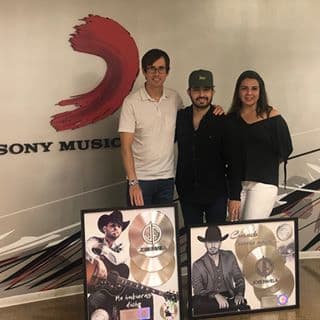 Favela agrega que se siente muy bien realizar su carrera con alguien de la familia a su lado. “
<b>Nadie te cuida como una hermana mayor</b>. Yo siempre me he sentido muy apoyado por ella. Hemos compartido muchísimas experiencias".