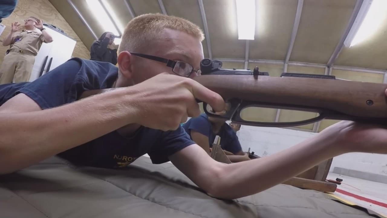 La escuela secundaria donde se enseña a disparar