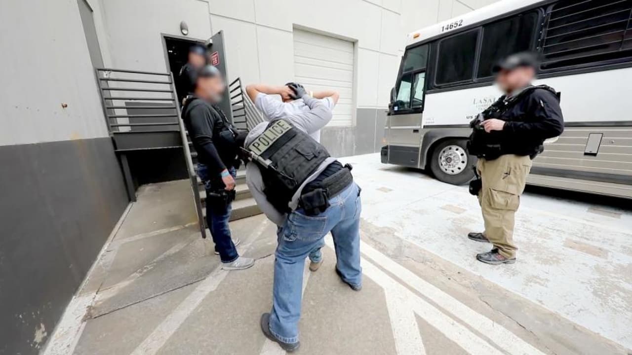 "Nos espera una batalla legal": los indocumentados liberados por ICE tras la megarredada en Dallas aguardan su cita en corte