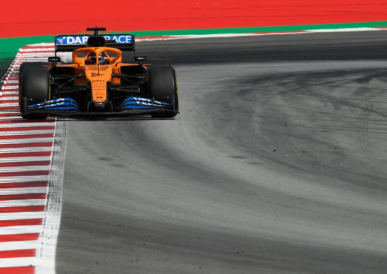 Hamilton ejecutó una casi perfecta carrera en el Gran Premio de España, liderando cada una de las vueltas. Verstappen se queda en la segunda posición, mientras que Bottas logra la tercera posición. El mexicano, 'Checo' Pérez estuvo a una posición de ganar un lugar en el podio.