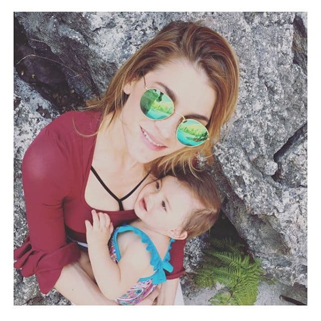 Mientras que Irene Azuela mostró a su bebé. Nada que mejor que esos abrazos.