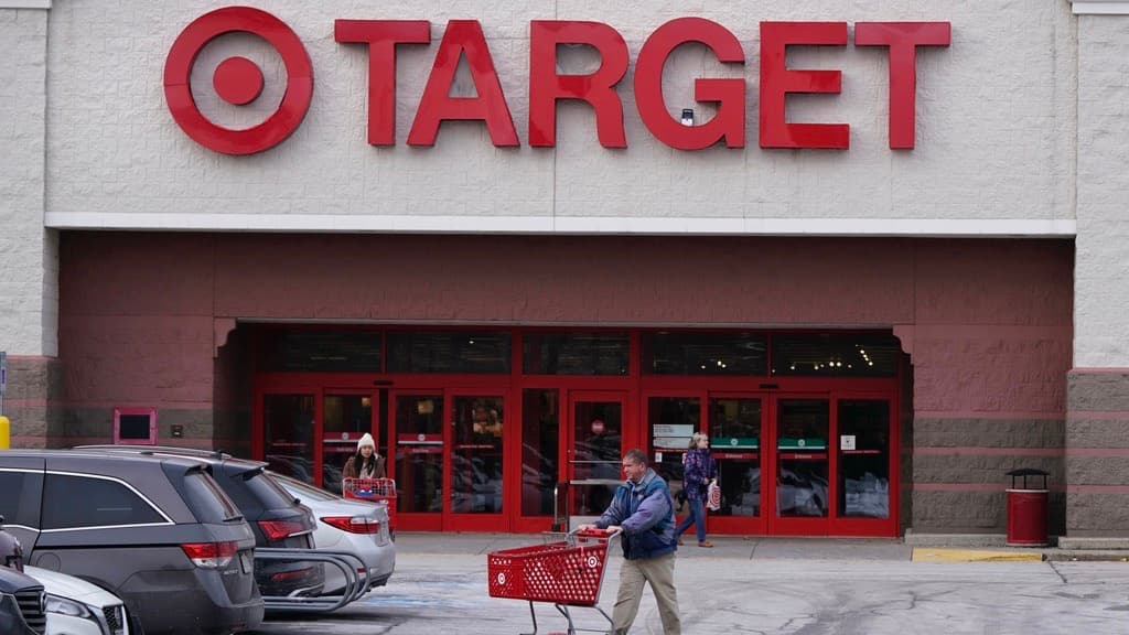Incertidumbre creada por aranceles de Trump causa caída en las ventas de Target