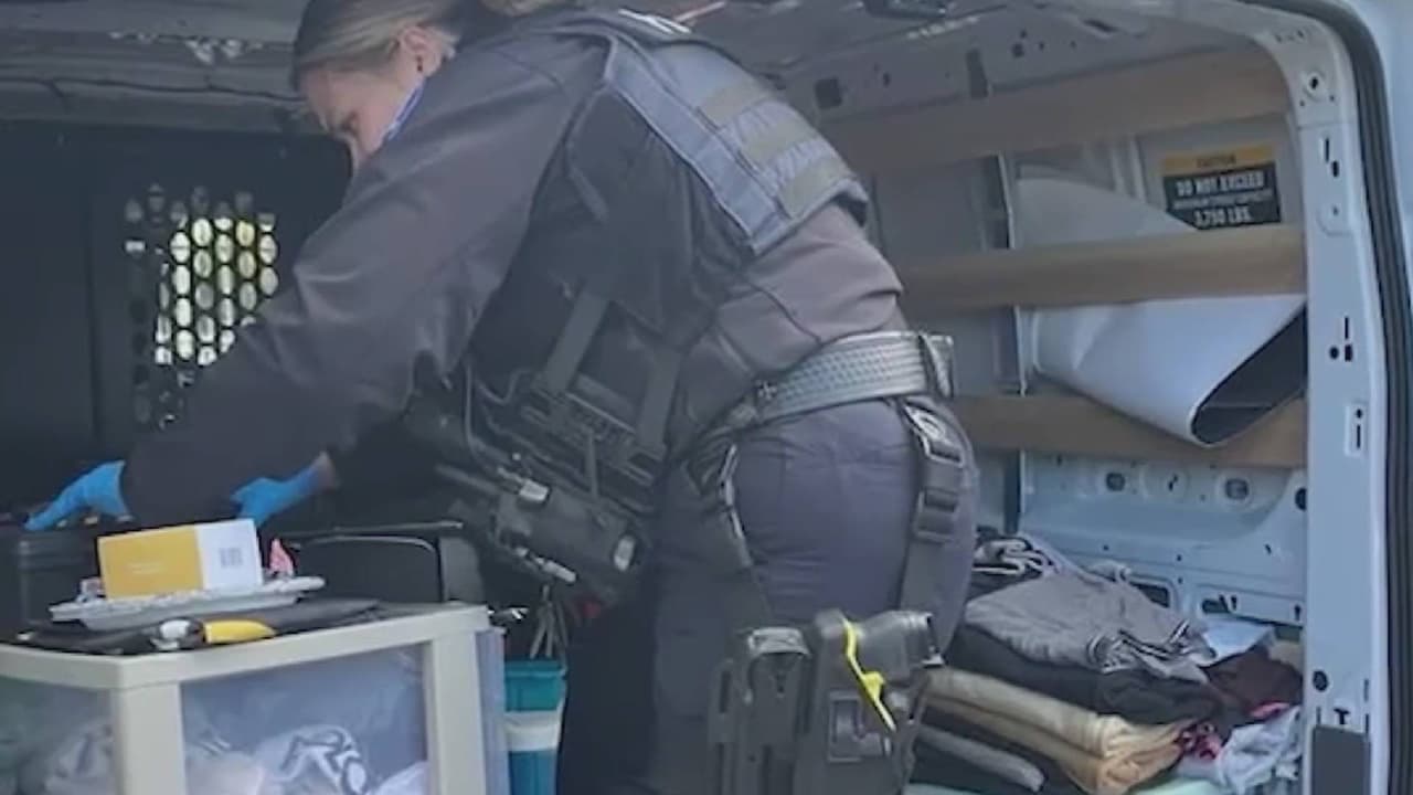 Alerta de lector de placas lleva a detener a sujeto que se hacía pasar por agente federal en Alameda