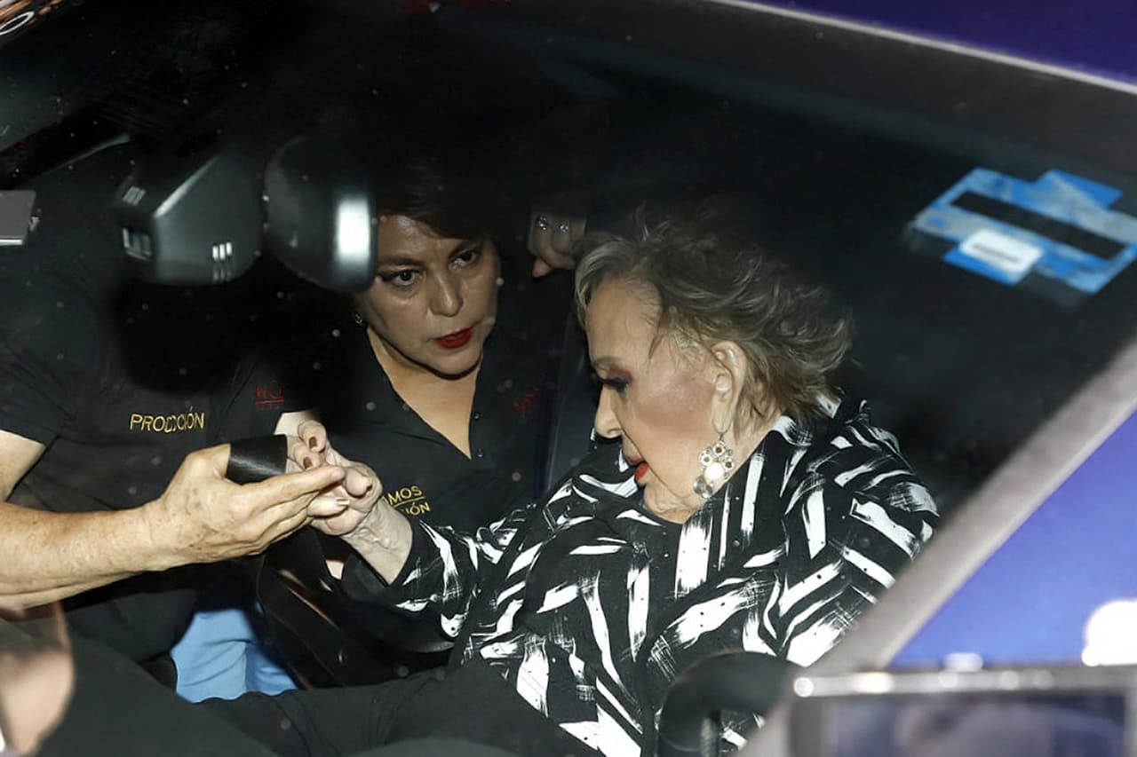 "Admiro mucho su vitalidad", advirtió, "ahora, 
<b>lamento verla enferma</b>".
<br>