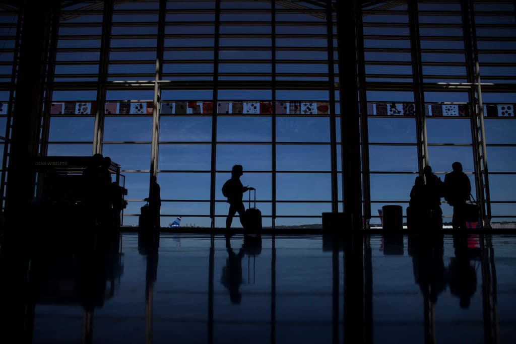 Una mujer estadounidense es detenida en un aeropuerto de Filipinas tras esconder a un bebé en su equipaje de mano