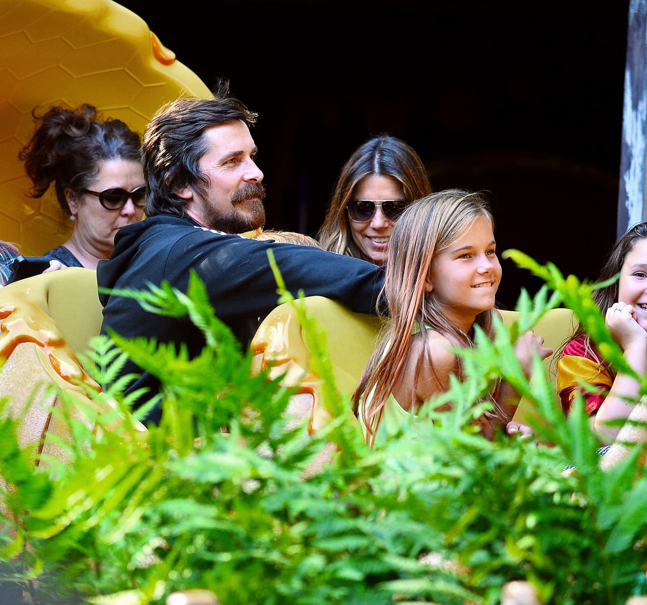 Y se subieron a todos los juegos infantiles que pudieron.