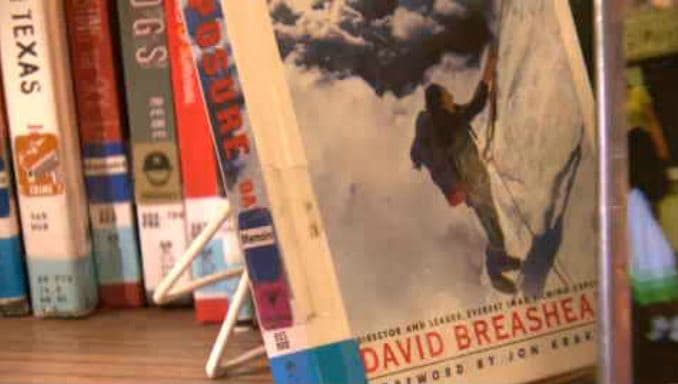 Y a diario se levanta a las 4 am, camina y viaja en autobús por casi una hora para ir a la escuela. Además optó por programas de verano, por que son gratuitos y así poder conquistar sus sueños, sin descuidar las responsabilidades de la casa.