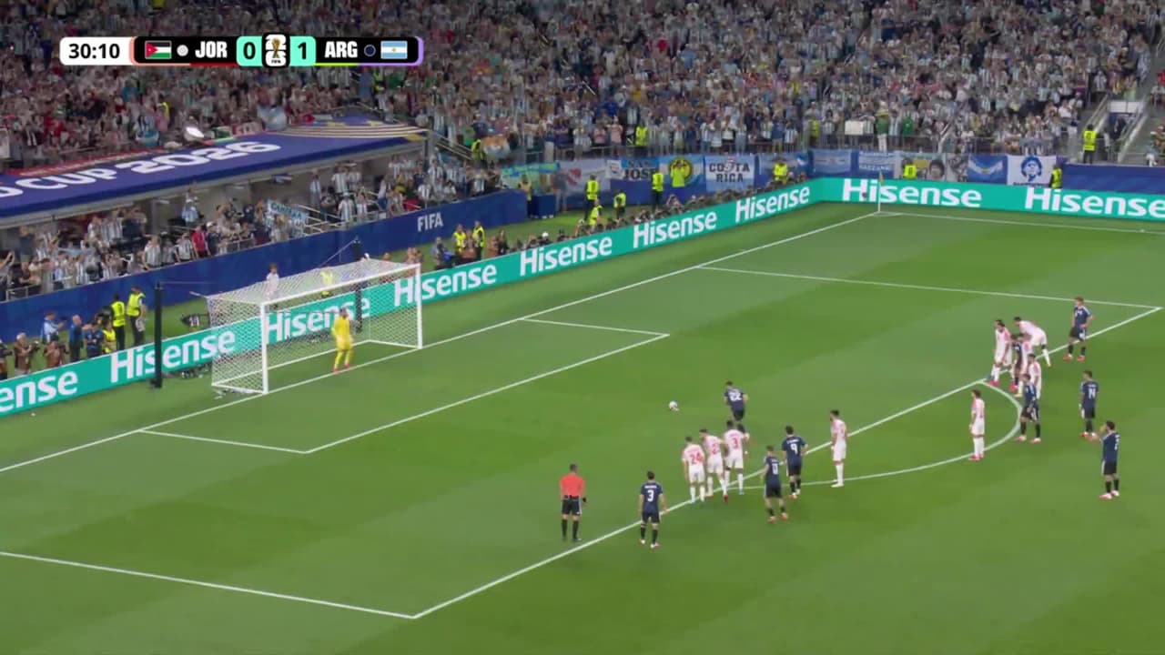 ¡GOL!  anota para Argentina. Lautaro Martínez