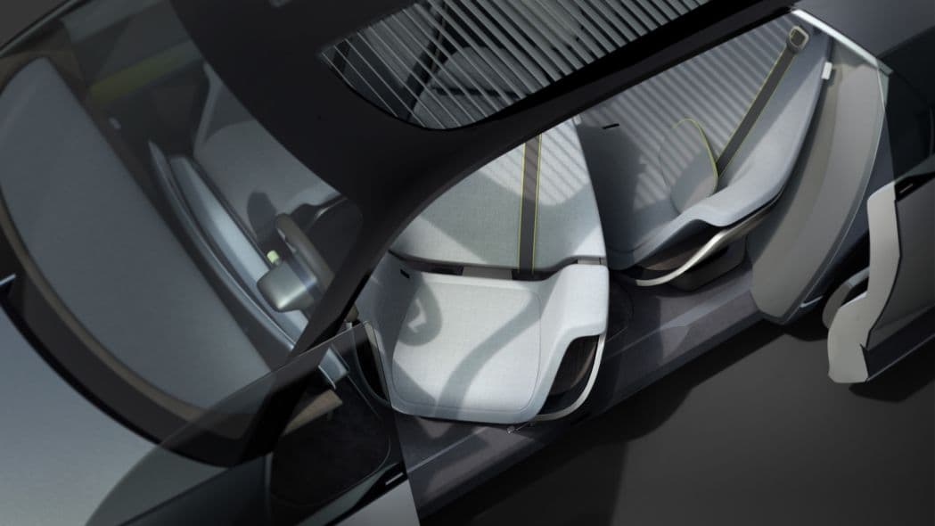 Por si fuera poco, los asientos delanteros pueden rotarse, lo que permite que todos los ocupantes puedan verse cara a cara, además de que facilita el ingreso y egreso del auto.