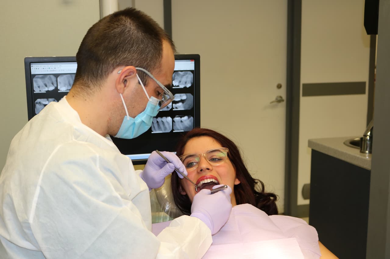 <b>7. Visit your dentist regularly for an exam and cleaning: </b>Be proactive about your oral health. Visit your dentist, who will check for cavities and oral diseases. Your dentist can also tell you about other options like whitening or straightening teeth to make your smile even brighter.