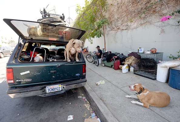 Es una de las urbes más famosas y glamurosas, pero para miles de desamparados las calles de Los Ángeles son un laberinto de pobreza y dificultades.