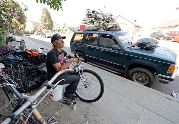 Es una de las urbes más famosas y glamurosas, pero para miles de desamparados las calles de Los Ángeles son un laberinto de pobreza y dificultades.