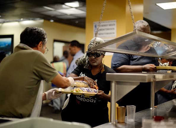 Es una de las urbes más famosas y glamurosas, pero para miles de desamparados las calles de Los Ángeles son un laberinto de pobreza y dificultades.
