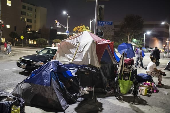 Es una de las urbes más famosas y glamurosas, pero para miles de desamparados las calles de Los Ángeles son un laberinto de pobreza y dificultades.